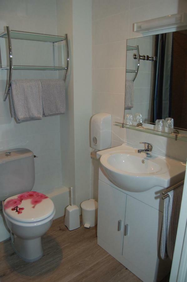 Le Relais Des Primeurs Logis Hotel Taule Bagian luar foto