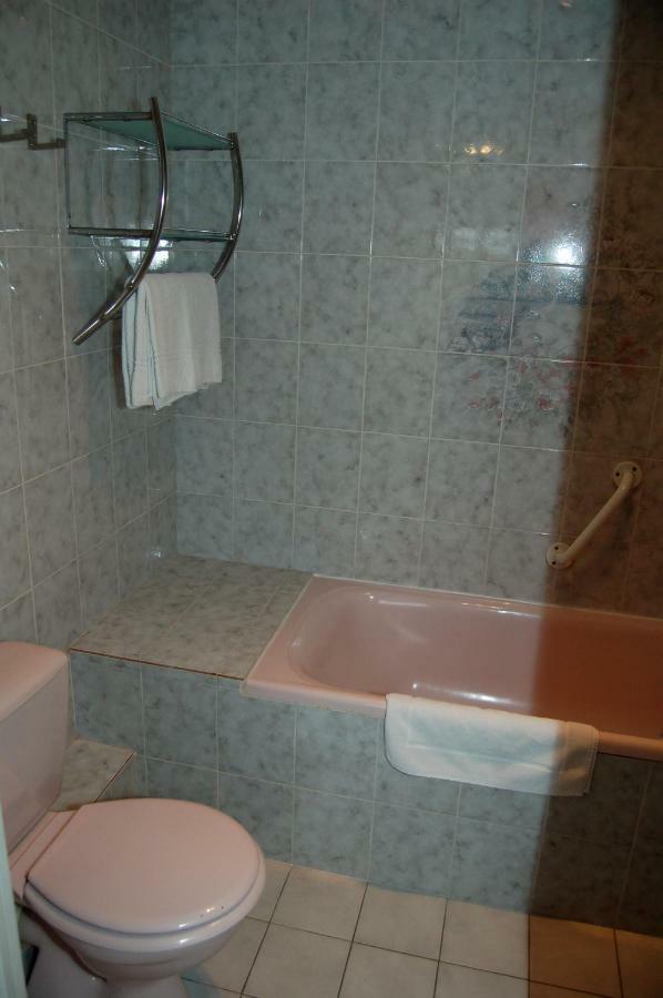 Le Relais Des Primeurs Logis Hotel Taule Bagian luar foto