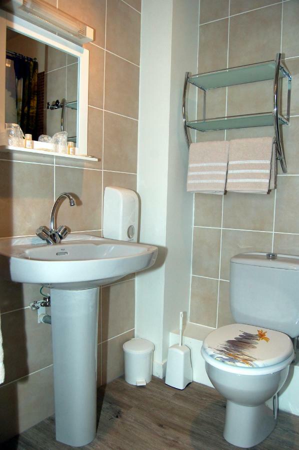 Le Relais Des Primeurs Logis Hotel Taule Bagian luar foto